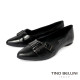 TINO BELLINI 貝里尼 巴西進口 經典復古金屬方扣尖頭平底鞋FWBV042-1(黑色)